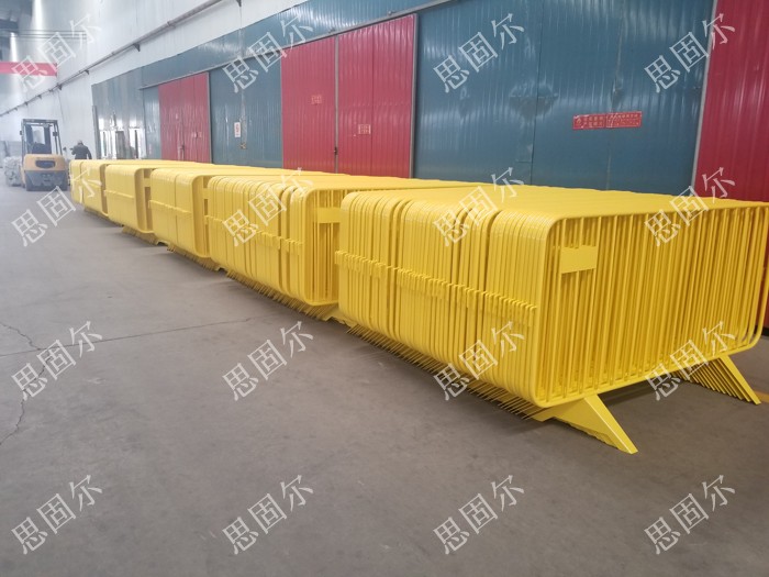 出口移動(dòng)護(hù)欄待發(fā)貨